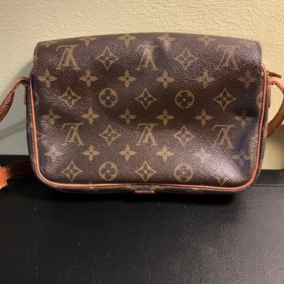Authentic Louis Vuitton Saint Germain Vintage Monogram Crossbody - Picture 2 of 9